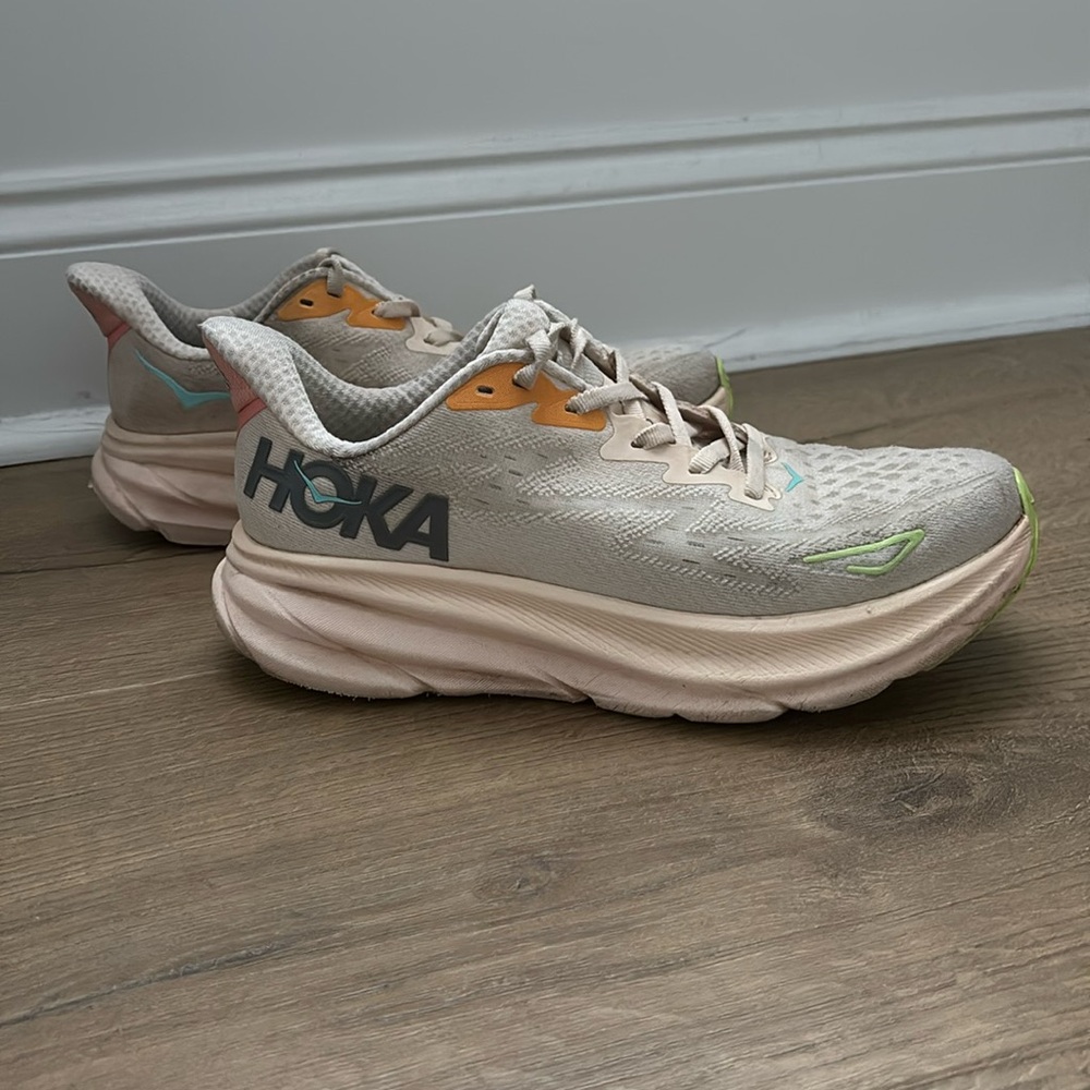 Hoka Clifton 9, Size 6.5 Medium, Vanilla/Astral